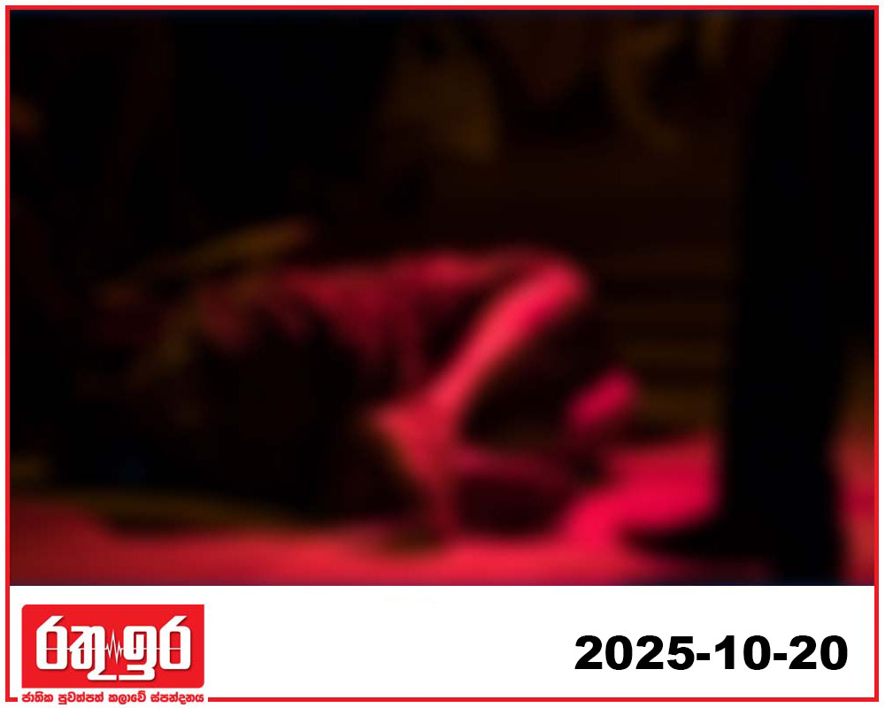 සිසුන් විසි දෙදෙනකු විසින් සිසුවියක් අපයෝජනයට ලක්කරලා