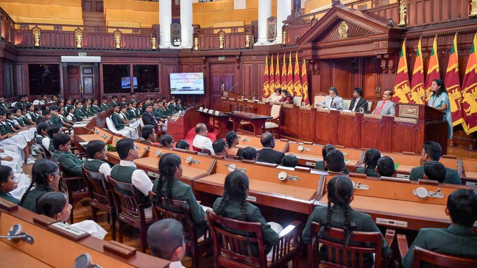 රත්නපුර සීවලී මධ්‍ය මහා විද්‍යාලයේ ශිෂ්‍ය පාර්ලිමේන්තුවේ මංගල සැසිවාරය ජනාධිපති ලේකම් කාර්යා‍ලයේදී