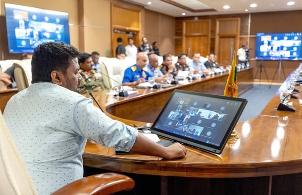 ජනපති දිස්ත්‍රික් ලේකම්වරුන්ට සහ දිස්ත්‍රික් සංවර්ධන කමිටු සභාපතිවරුන්ට දුන් විශේෂ උපදෙස් මෙන්න !