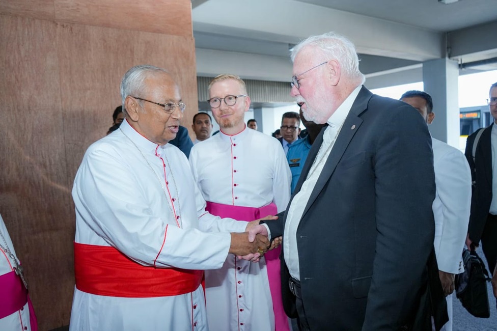 වතිකානු විදේශ අමාත්‍යවරයා ශ්‍රී ලංකාවට පැමිණේ