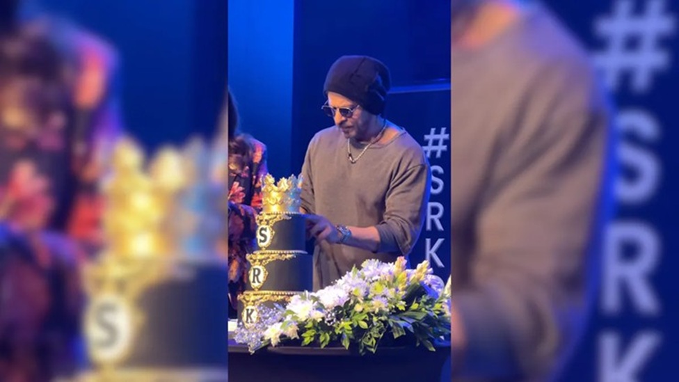 ෂාරුක් ඛාන් සිය 60 වැනි උපන් දිනය සැබෑ රජෙකු මෙන් සමරයි