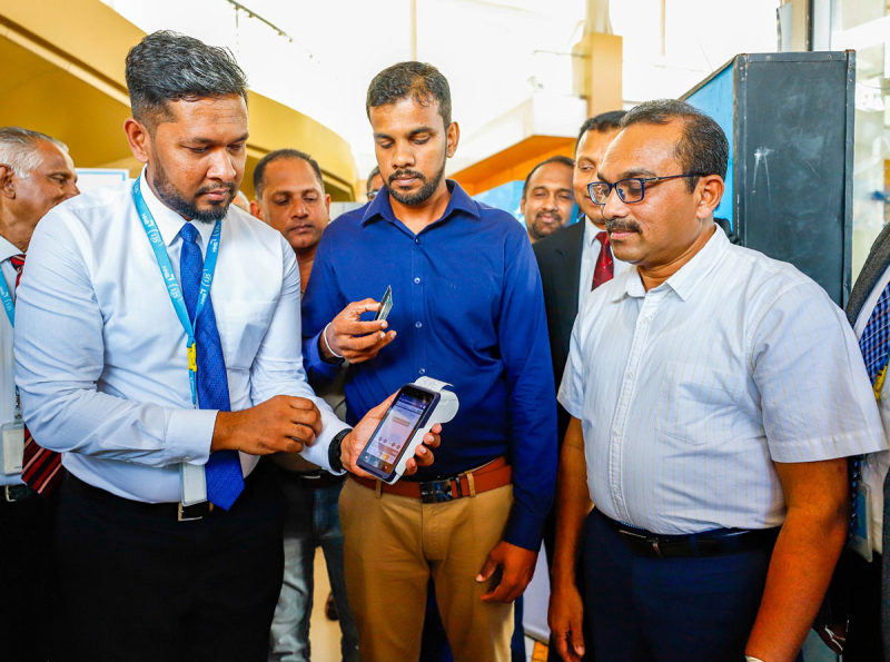 බැංකු කාඩ්පතින් බස් ගාස්තු ගෙවීමේ සේවාව ප්‍රවාහන ඇමැති බිමල්ගේ මූලිකත්වයෙන් ඇරඹෙයි