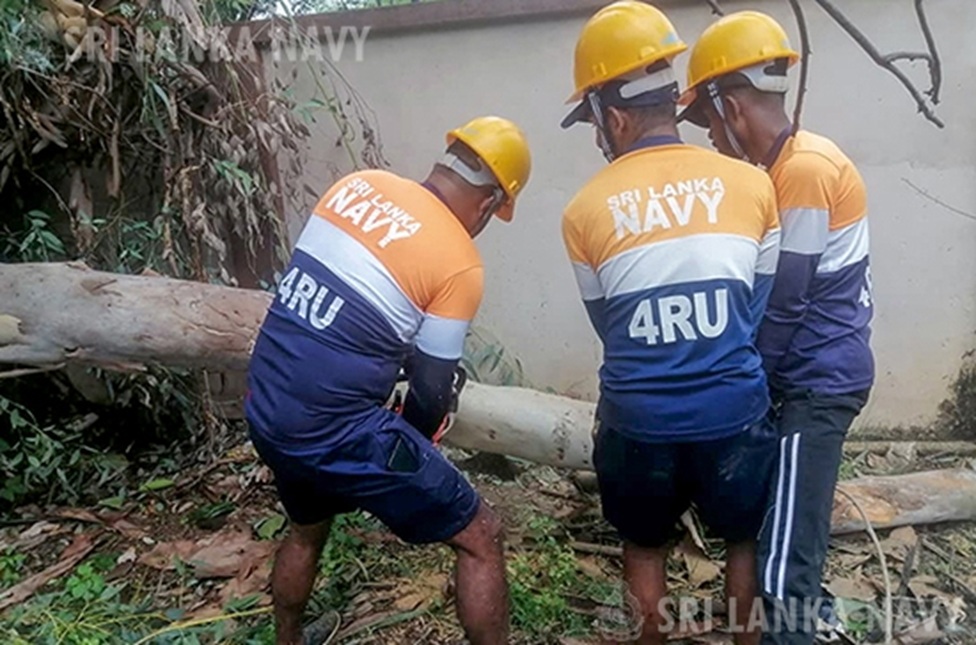 ආපදා සහන මෙහෙයුම් සඳහා නාවික හමුදාව සීරුවෙන්