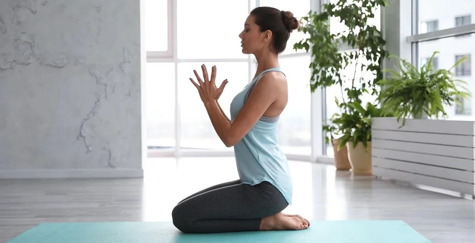 උදාසීනත්වය වළක්වා ඵලදායිතාව වැඩි දියුණු කිරීම සඳහා සරල යෝග ඉරියව් 7ක්