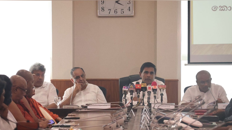 මැදපෙරදිග සැඟවී සිටින මත් ජාවාරම්කරුවන් 07ක් යටත් වුණා – මහජන ආරක්ෂක ඇමැති