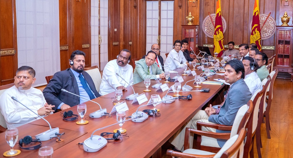 සංහිඳියාවෙන් යුත් ශ්‍රී ලංකාවක් බිහි කිරීමට දෙමළ, මුස්ලිම් පක්ෂ නායකයින්ට ජනපතිගෙන් ඇරයුම්