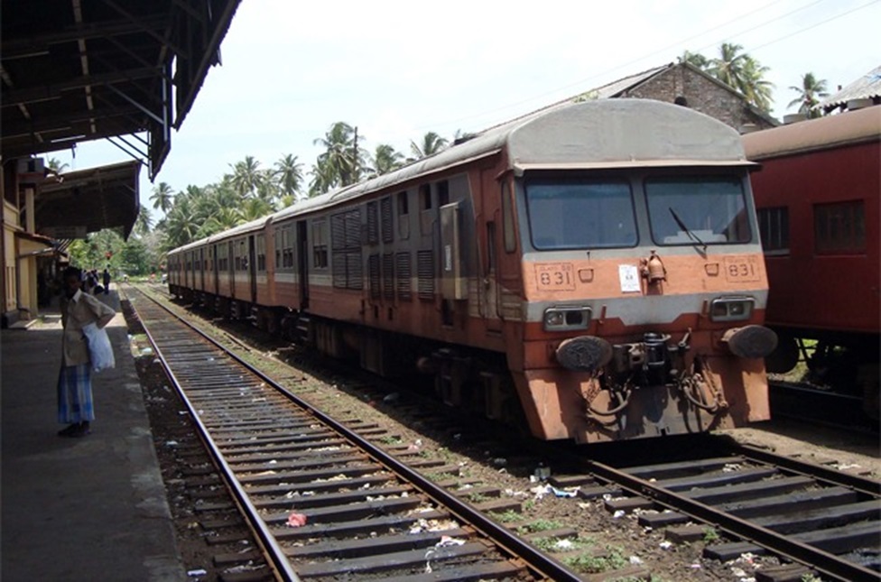 කැළණිවැලි මාර්ගයේ දුම්රිය ධාවනයට බාධා