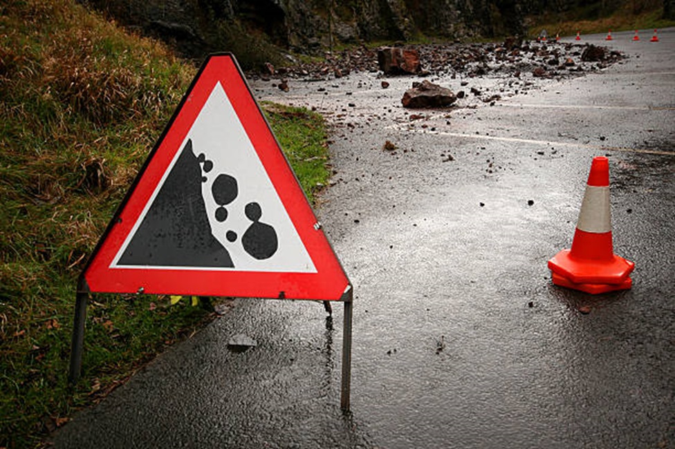 නුවර, කෑගල්ල දිස්ත්‍රික්ක ඇතුළු තවත් ප්‍රදේශ රැසකට නායයෑමේ රතු නිවේදන තව දුරටත්