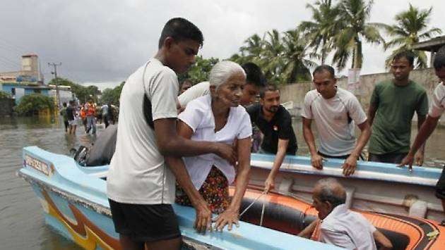 පන්නල වැඩිහිටි නිවාසක 11ක් ගංවතුරින් මරුට – තුල්හිරියේ නායයාමකින් 21ක් අතුරුදන්