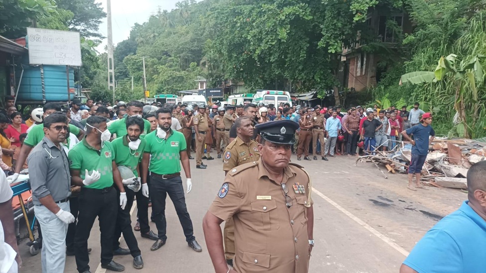 පහළ කඩුගන්නාව නාය යෑම: ගනේතැන්න ප්‍රදේශය  නැවත දැනුම් දෙන තුරු වසා දමයි