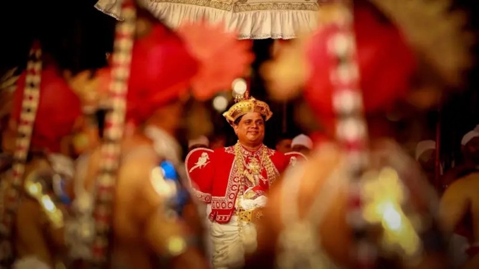 ශ්‍රී දළදා මාලිගාවේ දියවඩන නිලමේ ප්‍රදීප් නිලංග දෑල ඉතිහාසය අලුතින් ලියයි