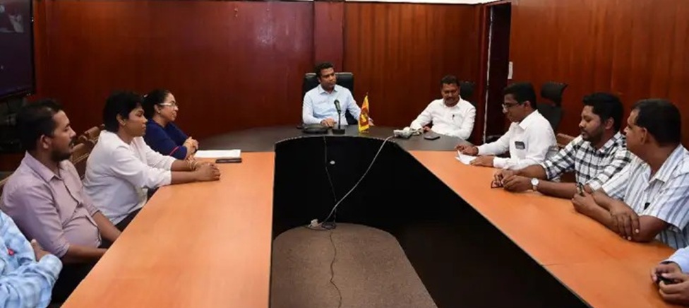 සමස්ත ලංකා වෛද්‍ය නිලධාරීන්ගේ සංගමය සෞඛ්‍ය ඇමැති සමඟ විශේෂ සාකච්ඡාවක