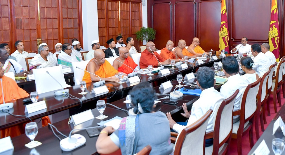 දිට්වා සුළි කුණාටුවෙන් බලපෑමට ලක් වූ මෙරට ආගමික, සංස්කෘතික සහ පුරාවිද්‍යාත්මක ස්ථානවල සිදු කළ යුතු ප්‍රතිසංස්කරණ කටයුතු පිළිබඳ සාකච්ඡාවක්