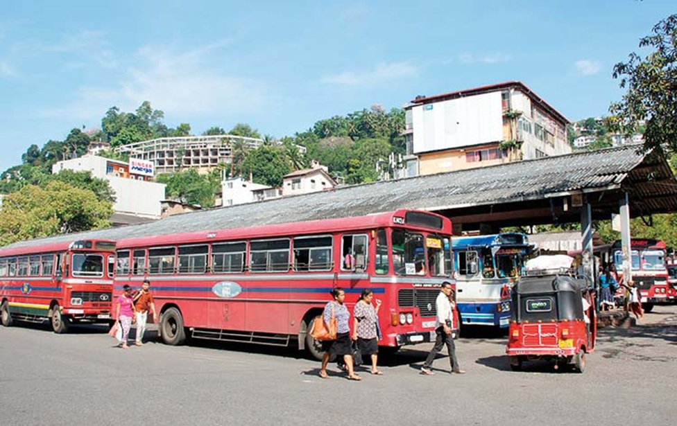 ආපදාවෙන් බලපෑමට පත් වූ දුම්රිය මගීන් වෙනුවෙන් විශේෂ බස් රථ සේවාවක්