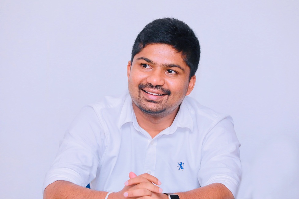 මේ රාජ්‍ය නායයෝ ටික හැමදේටම ඇඟිලි ගහනවා –  ඩී.වී. චානක, පාර්ලිමේන්තු මන්ත්‍රී, ශ්‍රී ලංකා පොදුජන පෙරමුණ