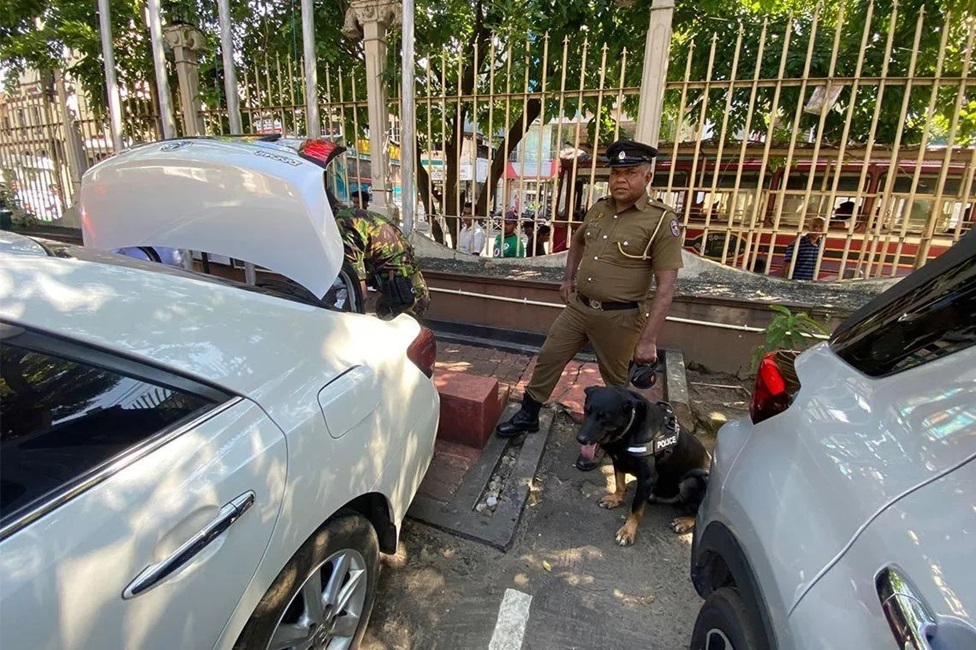 මහ නුවර දිස්ත්‍රික් ලේකම් කාර්යාලයට බෝම්බ තර්ජනයක් -ගොඩනැගිල්ල දැඩි පරීක්ෂාවට