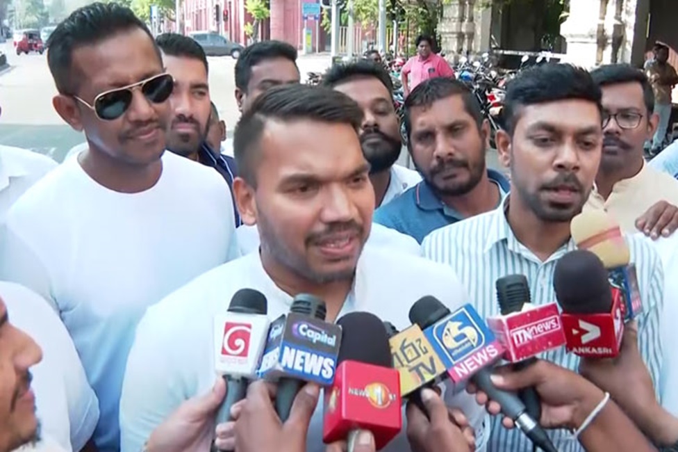 නාමල් රාජපක්ෂ පොලිස්පතිට බරපතළ චෝදනාවක් කරයි