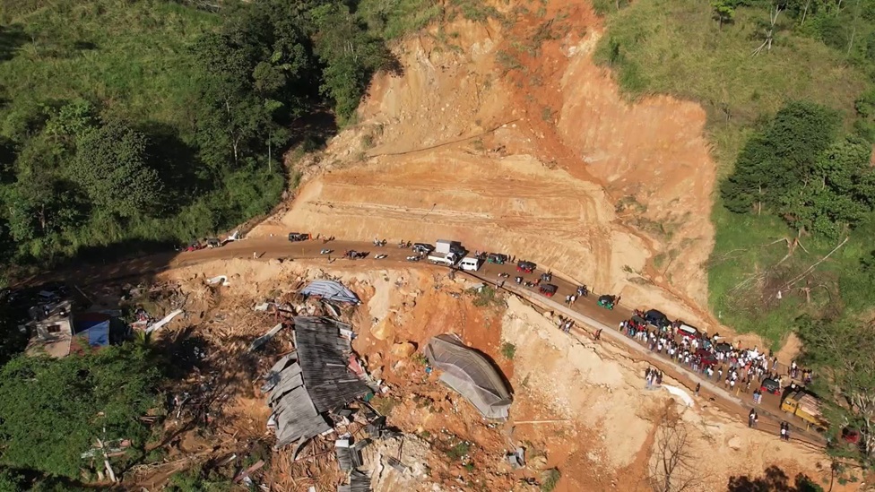 නාවලපිටිය – මහ නුවර ප්‍රධාන මාර්ග යළි රථවාහන ධාවනයට විවෘත වෙයි -බර වාහන ධාවනයට සීමා