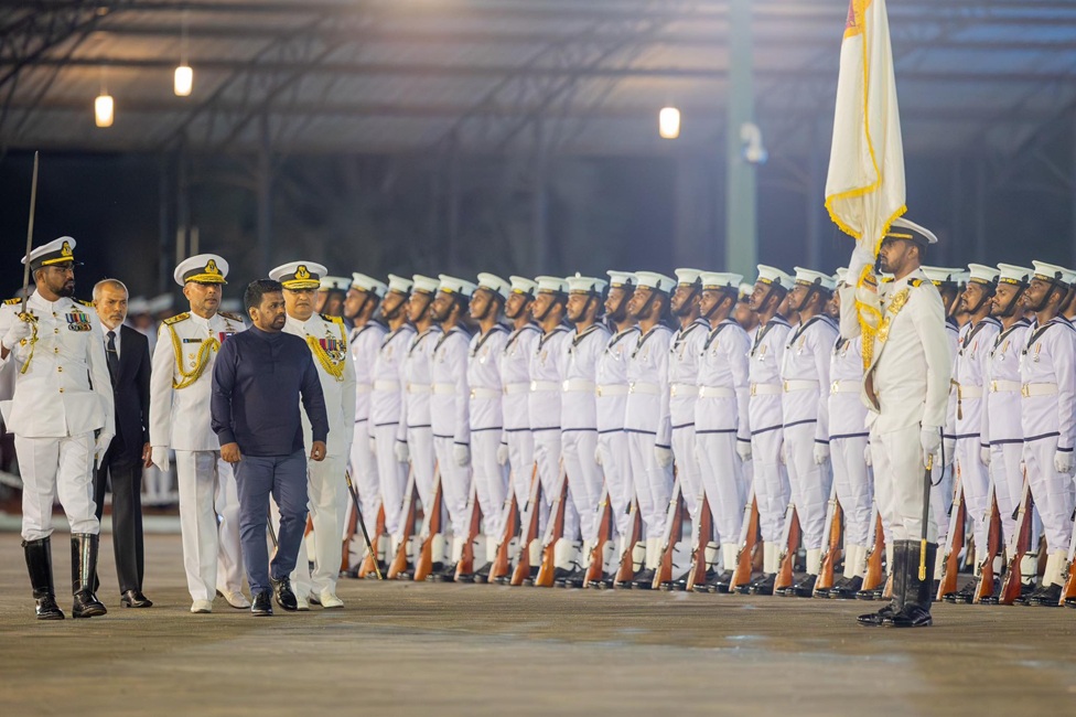 දිට්වා සුළි කුණාටුව හමුවේ නාවික හමුදාව කළ විශිෂ්ඨ සේවය ජනපතිගේ පැසසුමට