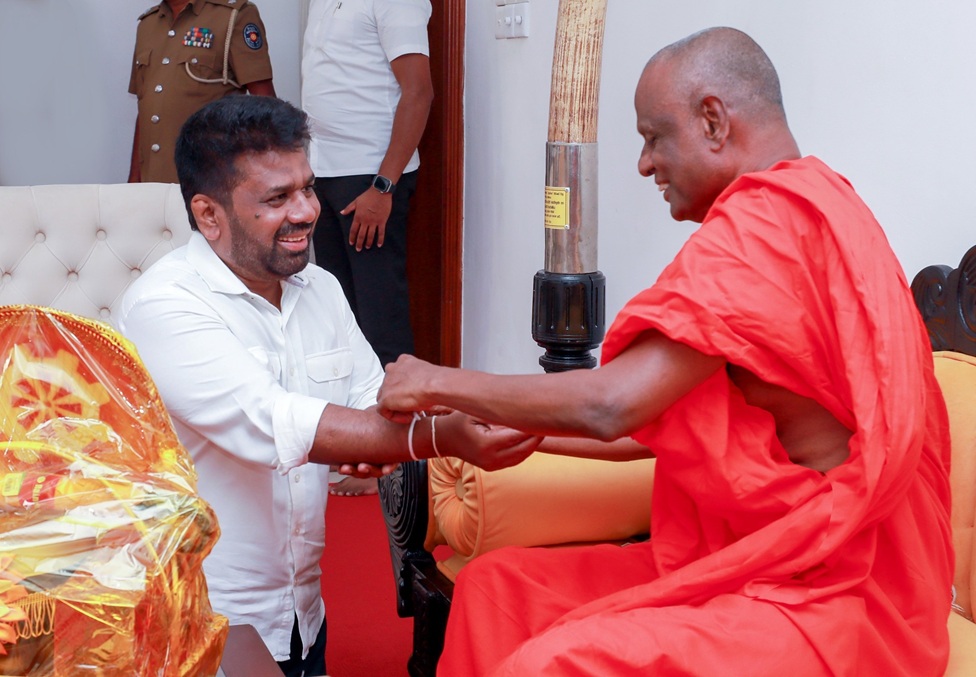 ජනපති, අටමස්ථානාධිපති හිමියෝ බැහැදකි