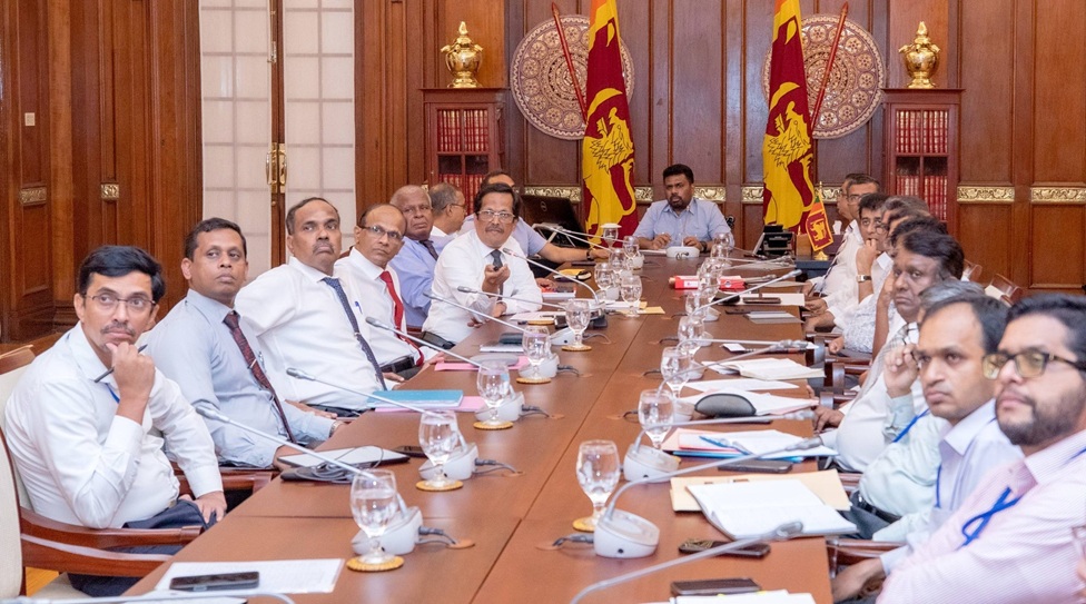 ආපදාවෙන් හානියට පත් මාර්ග පද්ධතිය පිළිසකර කිරීමට ප්‍රමුඛත්වය දී කටයුතු කරන්න – ජනපති