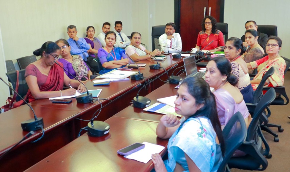 ග්‍රාමීය හා වතු පාසල් සිසුවියන් මිලියනයකට සනීපාරක්ෂක තුවා ලබා දීමට පියවර