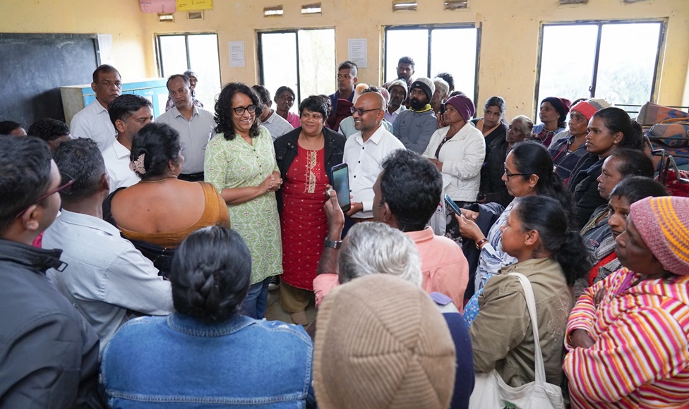 අගමැතිනිය නුවරඑළියේ විපතට පත් පාසල් දරුවන්ගේ සුබසාධනය පිළිබඳව සොයා බලයි