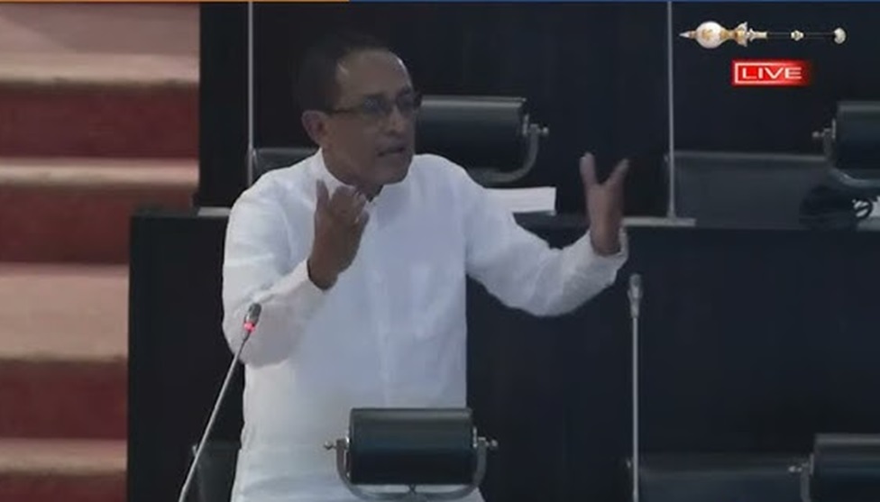ඔබ හදිසි නීතිය භාවිතා කරන්නේ කාගේ වේදනාව සමනය කරන්න ද ? – විපක්ෂය ආණ්ඩුවෙන් ප්‍රශ්න කරයි