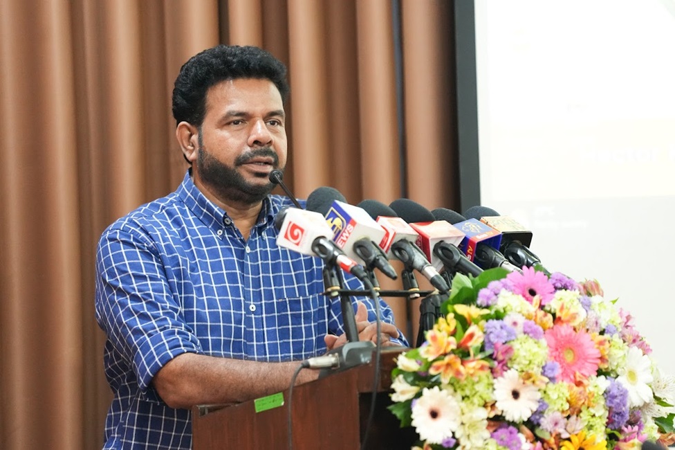 කෘෂිකර්ම රාජ්‍ය ඇමැති නාමල් HARTI  පර්යේෂණ මෙහෙවර අගයයි