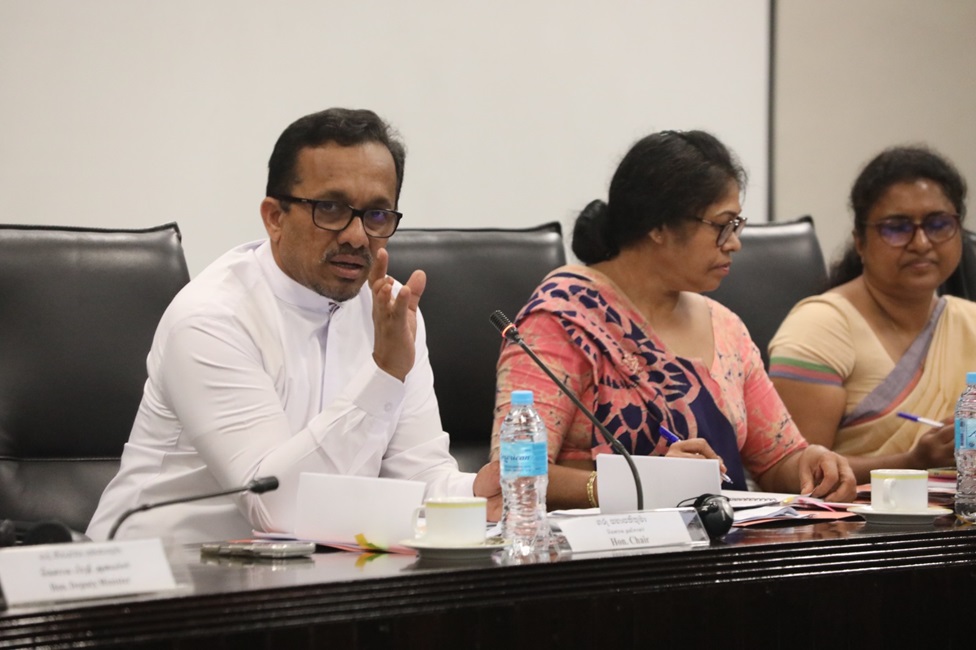 නව ව්‍යවසායකයින් වෙනුවෙන් කර්මාන්ත අමාත්‍යාංශය දියත් කිරීමට යන වැඩපිළිවෙළ ගැන ඇමැතිගෙන් විශේෂ ප්‍රකාශයක්