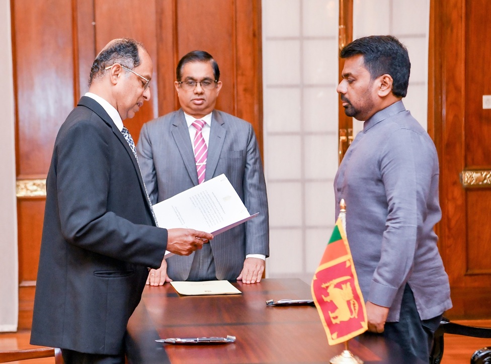 නව ශ්‍රේෂ්ඨාධිකරණ විනිසුරුවරයෙක් ජනපති ඉදිරියේ දිවුරුම් දෙයි