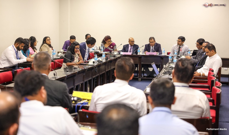 මැණික් හා ස්වර්ණාභරණ කර්මාන්තයට අදාළ ගැටලු පිළිබඳව රජයේ මුදල් පිළිබඳ කාරක සභාවේ අවධානය