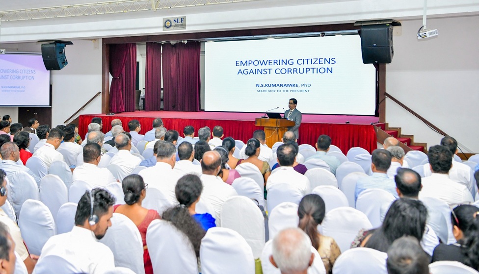 අභ්‍යන්තර කටයුතු ඒකක පිහිටුවීමට උපදෙස් ලබා දුන් රාජ්‍ය ආයතන 250හි ආයතන ප්‍රධානීන් නුවත් කිරීමේ වැඩමුළුවක්