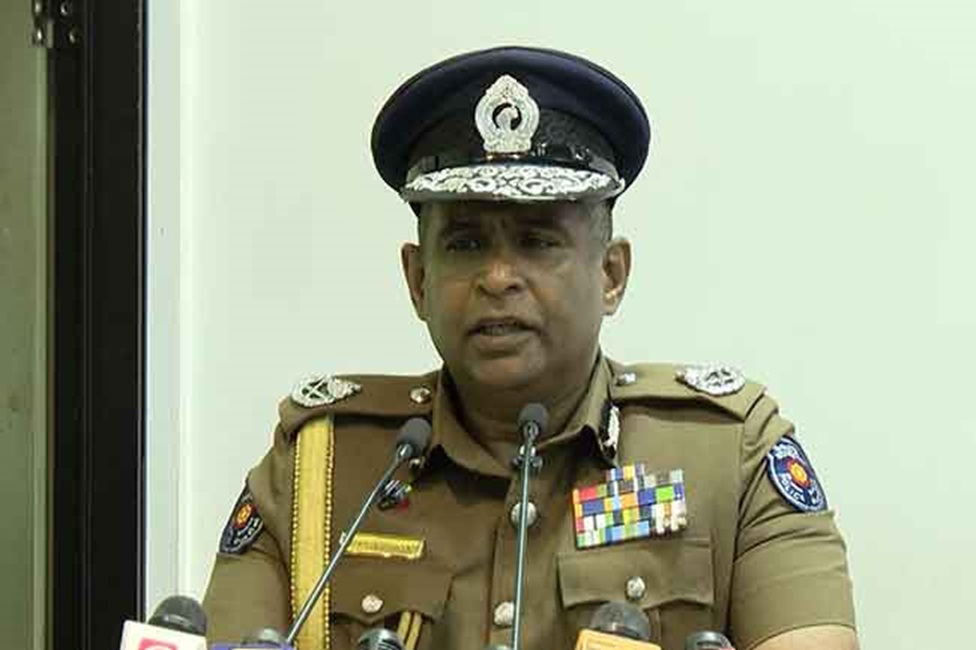 පොලිසියේ පුරප්පාඩු 32,000ක් – ඉරිදියේ දී පොලිසියට 10,000ක් බඳවා ගන්නවා – පොලිස්පති
