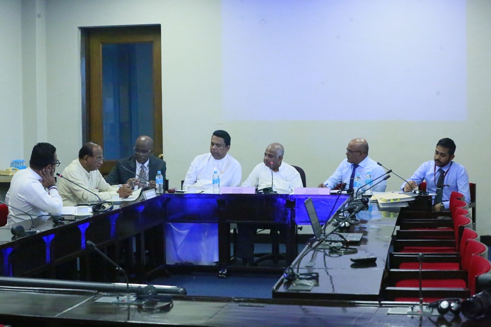 ආබාධ සහිත තැනැත්තන්  සඳහා සේවා සැපයීම වැඩිදියුණු කිරීම පිළිබඳ අදහස්  ලබාගැනීම සඳහා වූ විශේෂ වැඩසටහනක්