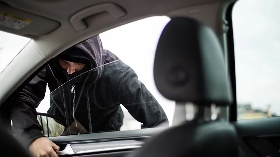 රට පුරා වාහන සොරකම් වලට සම්බන්ධ කැස්බෑවේ දී සැකකරුවෙකු අත්අඩංගුවට