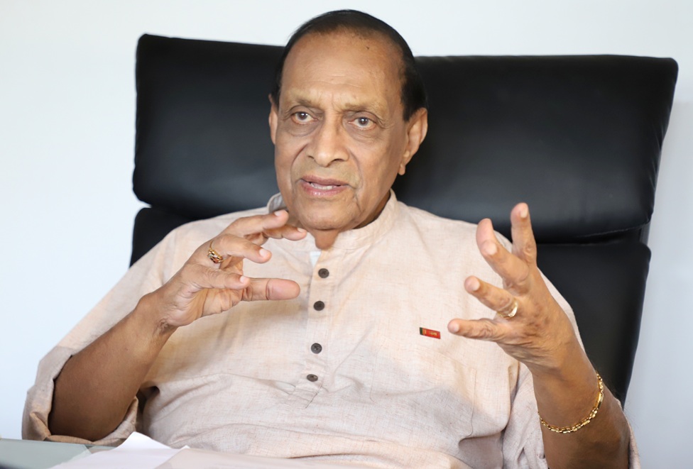 මේක ජාතික ව්‍යසනයක්, අපට මේක එක්ක සෙල්ලම් කරන්න බැහැ – හිටපු කතානායක, ශ්‍රී ලංකාභිමාන්‍ය කරු ජයසූරිය