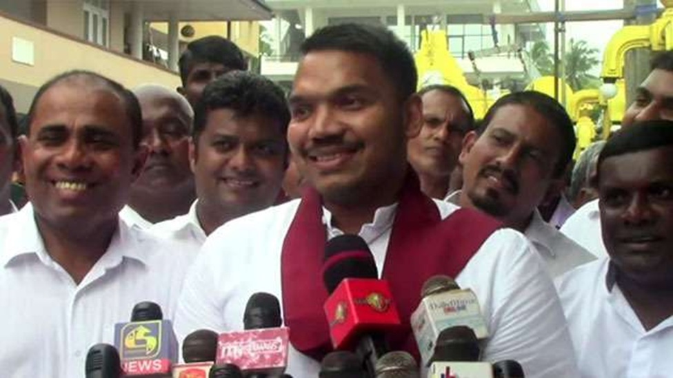 ආණ්ඩුවම තමන්ගේ විනාශයට අවශ්‍ය පාර කපා ගනිමින් සිටිනවා – නාමල් රාජපක්ෂ