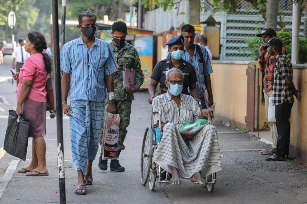 මේ නිදහස් සෞඛ්‍ය සේවයේ අවසානයද?  – විශේෂඥ වෛද්‍ය අජිත් අමරසිංහ