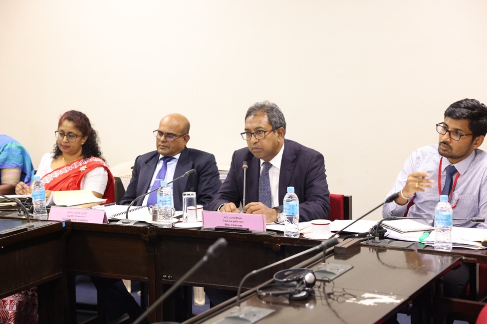 පළාත් සභා වෙත මුදල් වෙන් කිරීම: මුදල් කොමිෂන් සභාවේ නිර්දේශ මුදල් පිළිබඳ කාරක සභාවේ විමසුමට