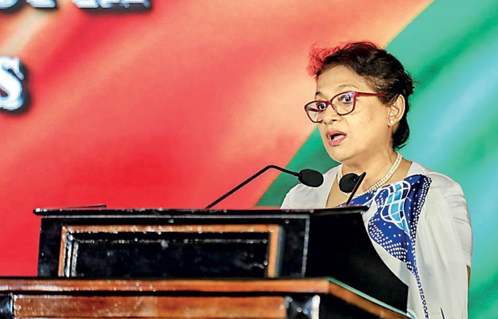 ආණ්ඩුක්‍රම ව්‍යවස්ථා ප්‍රතිසංස්කරණ පිළිබඳව ශ්‍රී ලාංකිකයන් උමතු වී සිටිනවා – මහාචාර්ය දීපිකා උඩුගම