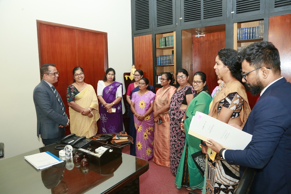 පාර්ලිමේන්තු මන්ත්‍රීවරියන්ගේ සංසදයයෙන් කථානායකවරයා වෙත කළ විශේෂ ඉල්ලීම