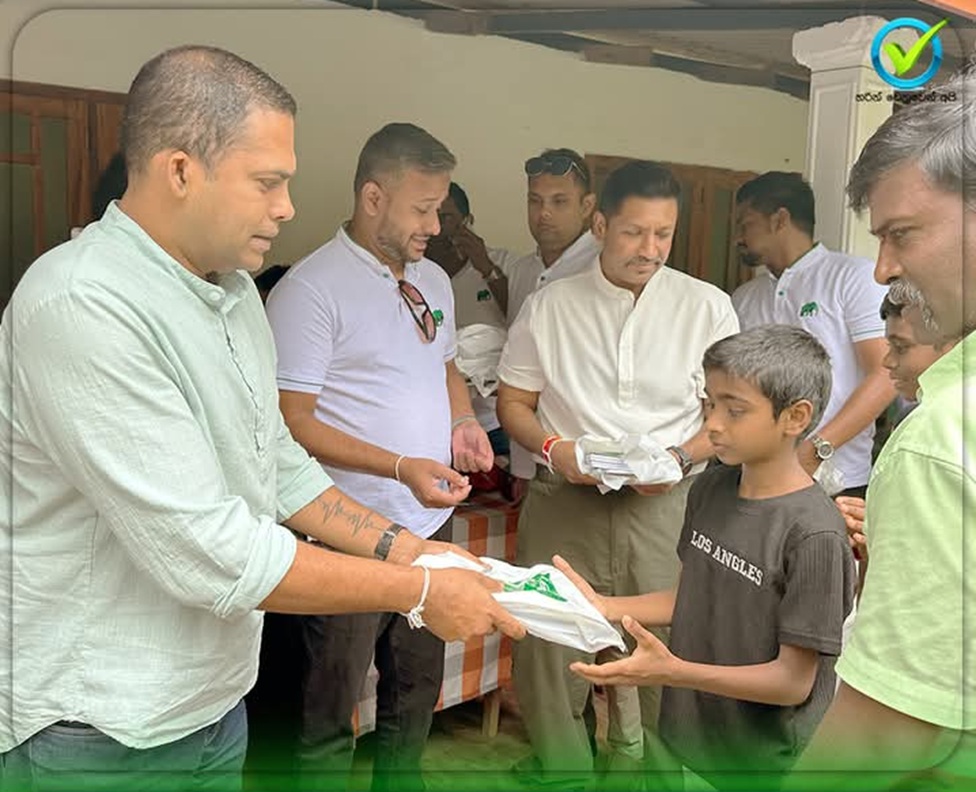 හිටපු ඇමැති හරින් ප්‍රනාන්දුගේ සංකල්පයක් මත බදුල්ලේ ළමුන් 100,000කට පොත් ප්‍රදානයක්