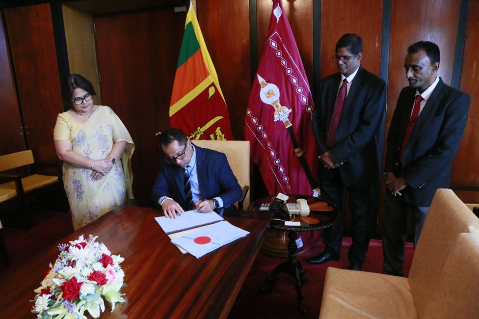 විශ්වවිද්‍යාල (සංශෝධන) පනත් කෙටුම්පතට කථානායකවරයාගේ සහතිකය