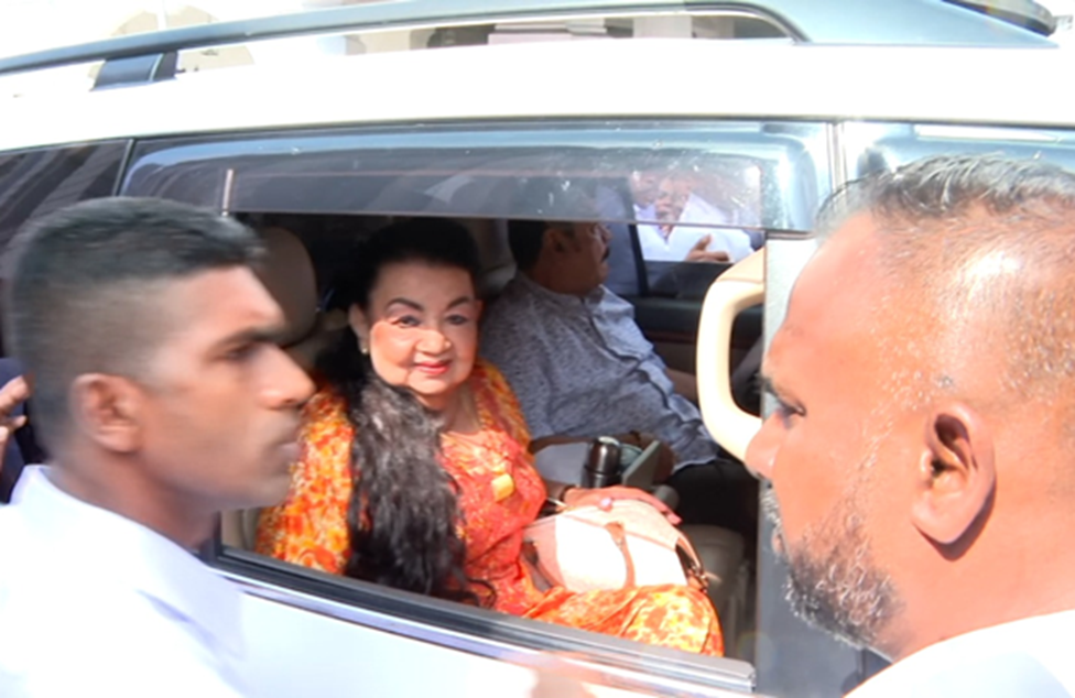 ප්‍රකාශයක් ලබා දීමෙන් පසු ශිරන්ති රාජපක්ෂ FCIDයෙන් පිටව යයි