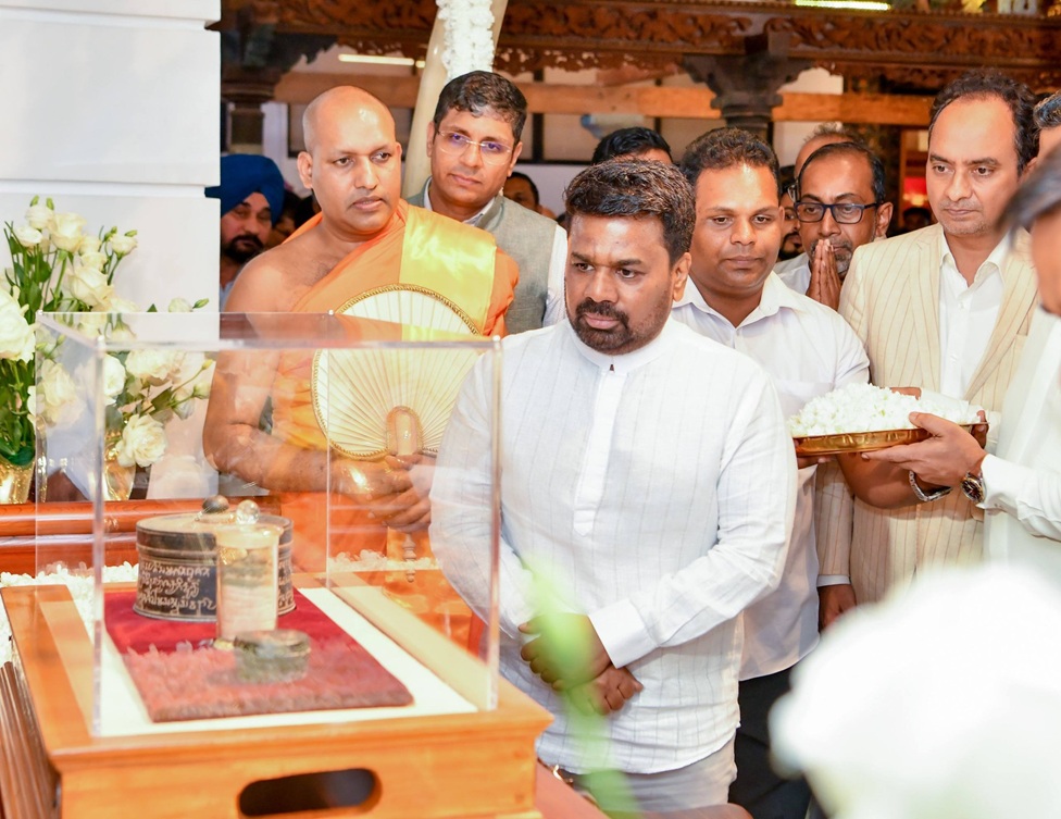 ඓතිහාසික දෙව්නි මෝරි ශ්‍රී සර්වඥ ධාතු ප්‍රදර්ශනය ඇරඹෙයි